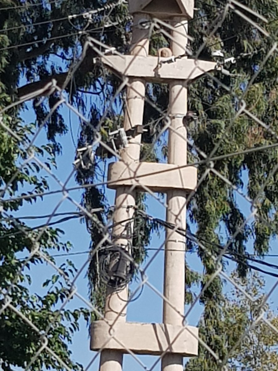 Subestación transformadora aérea en Barrio Acacias de Malavia